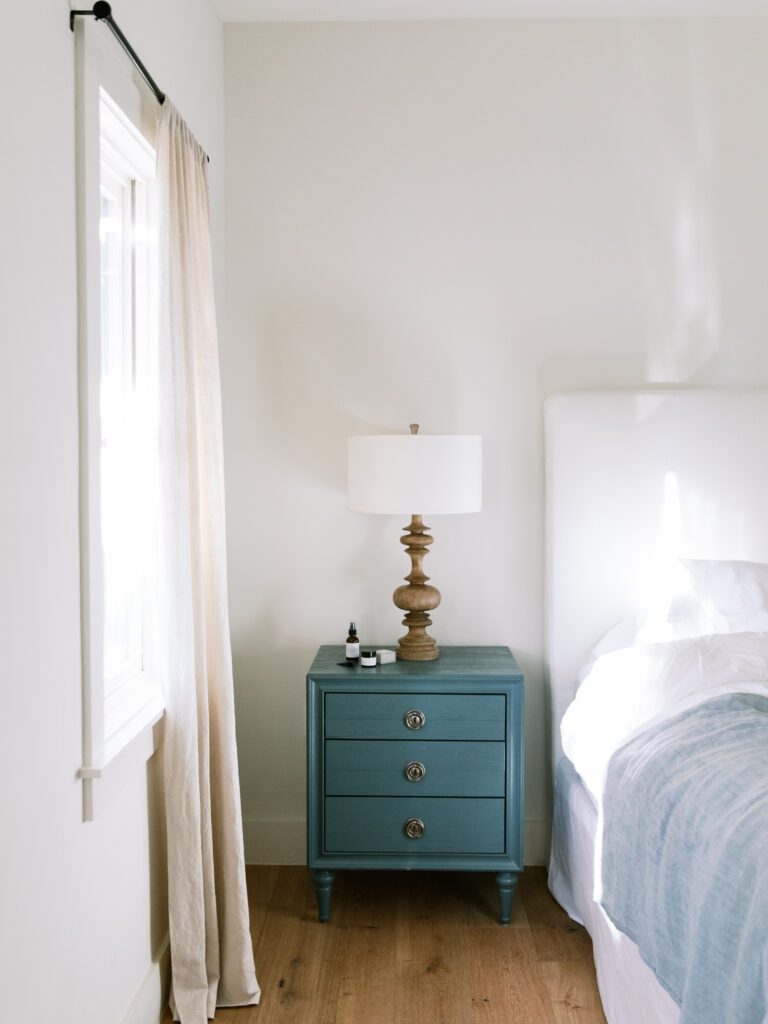 The Best Nightstand Style to Complement Your Master Bedroom